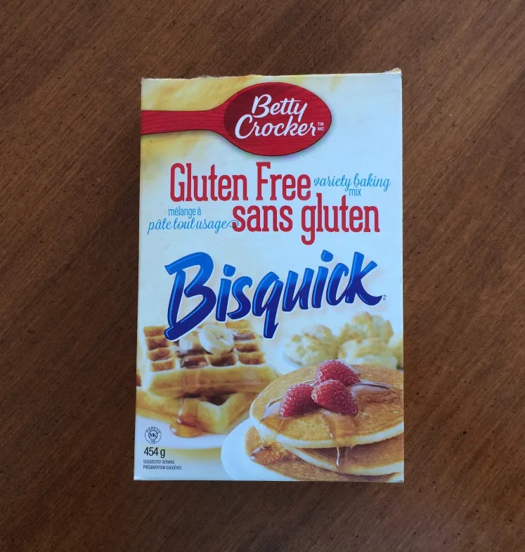 Photo of the front of a gf bisquick box